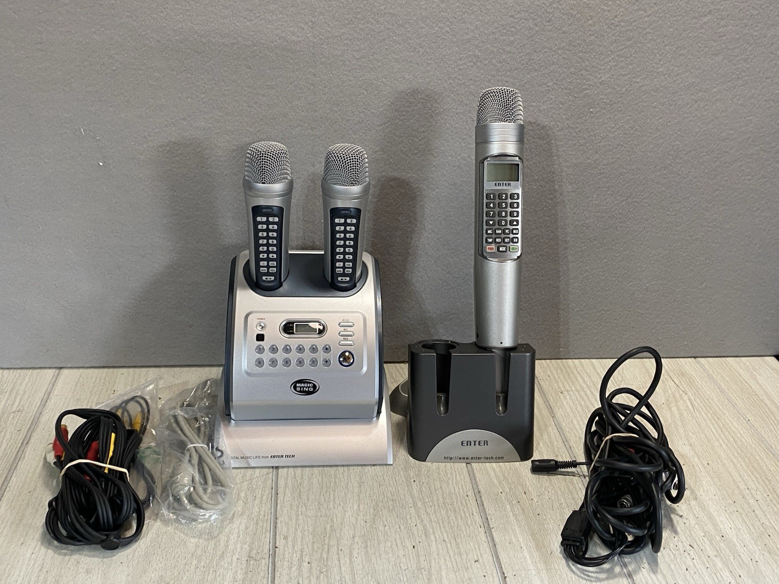 MAGIC SING ED-11000 KARAOKE SYSTEM W/  WIRELESS MICROPHONE