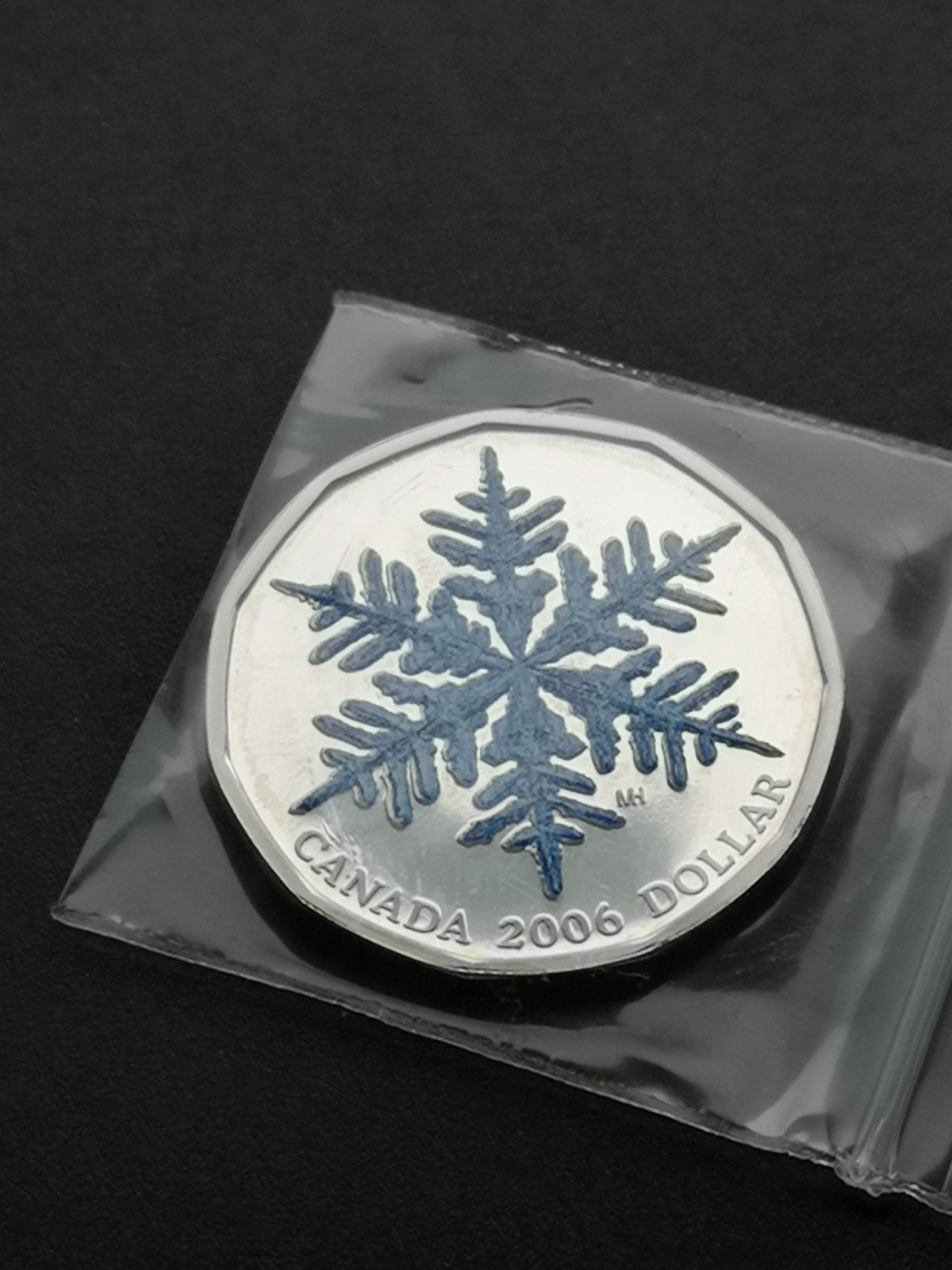 *** CANADA  COLOURED  LOONIE  2006 ***  SNOWFLAKE  ** 92.5%  STERLING  SILVER **