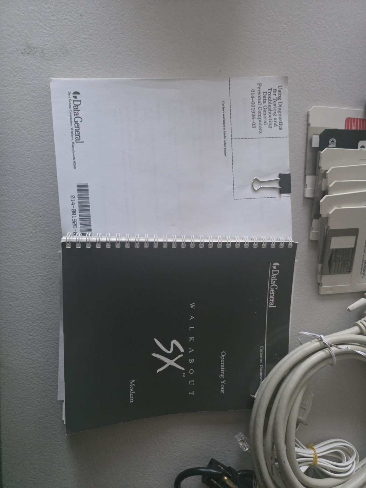 1989 Data General Walkabout SX Modem/ Computer Works Powers On W/ Manual + Cords