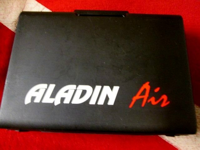 SCUBA DIVING PRE-OWNED ALADIN AIR COMPUTER / REGULATOR PLASTIC CASE EXCELLENT!