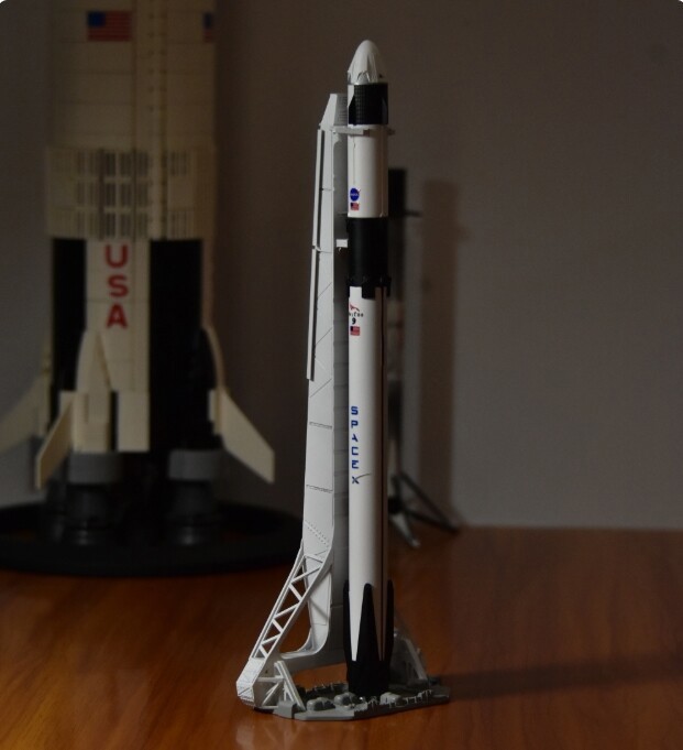 SpaceX Falcon IX Rocket F9 Crewed Dragon + Tower Static Aerospace Model 32cm