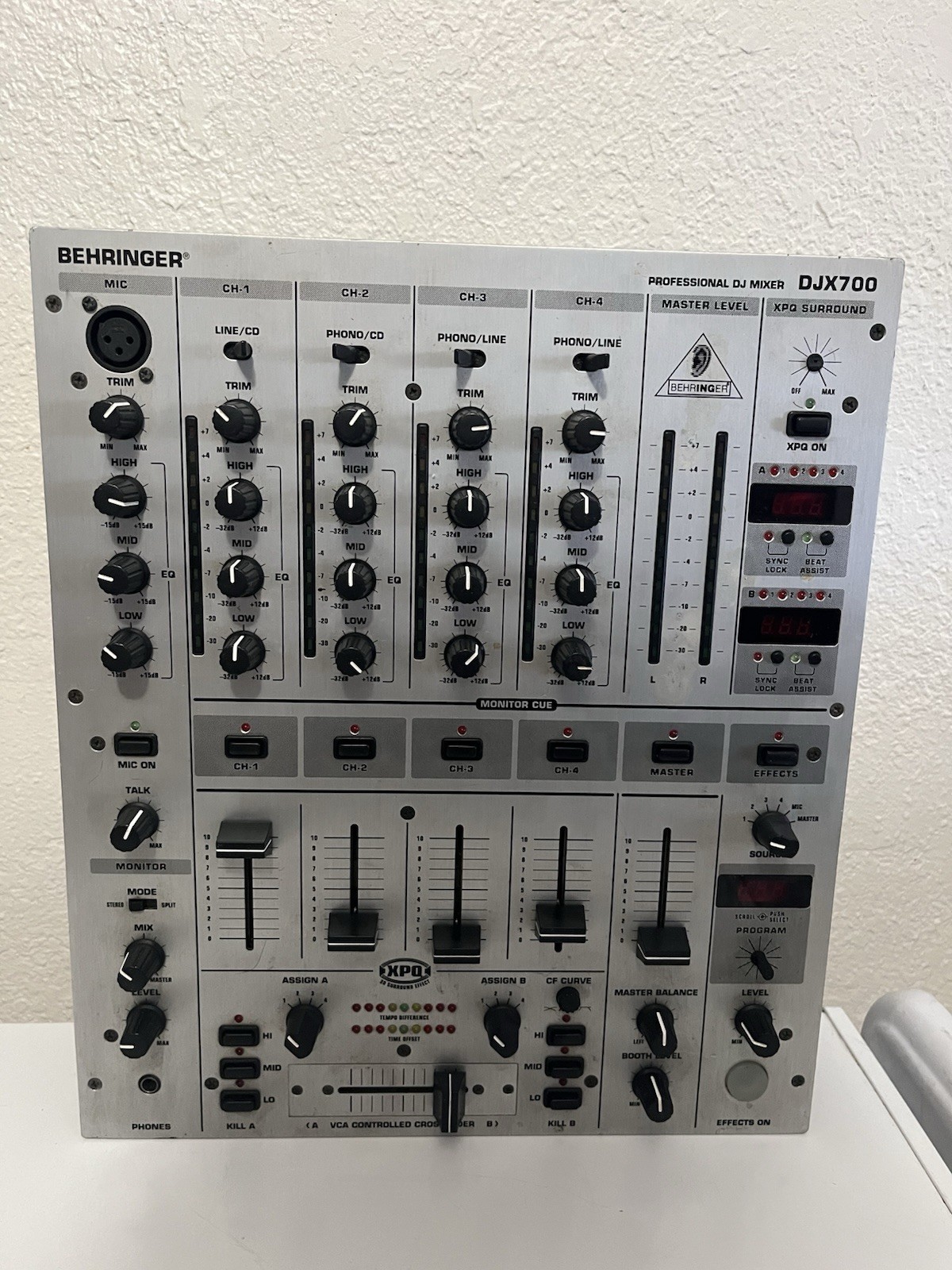 FOR PARTS/REPAIR - Behringer DJX700 Mixer