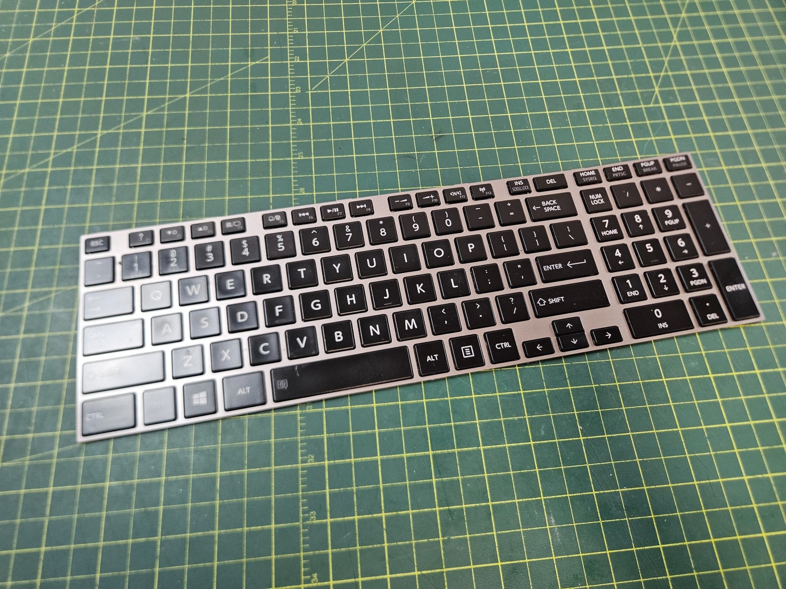 Toshiba Satellite P875 Series Laptop Keyboard 6037B0076802 V000281720 #b923