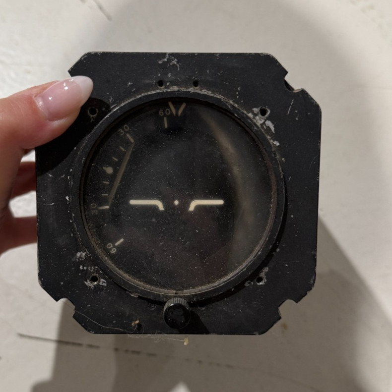 Cessna Horizon Gyro Indicator P/N 0661001 0201