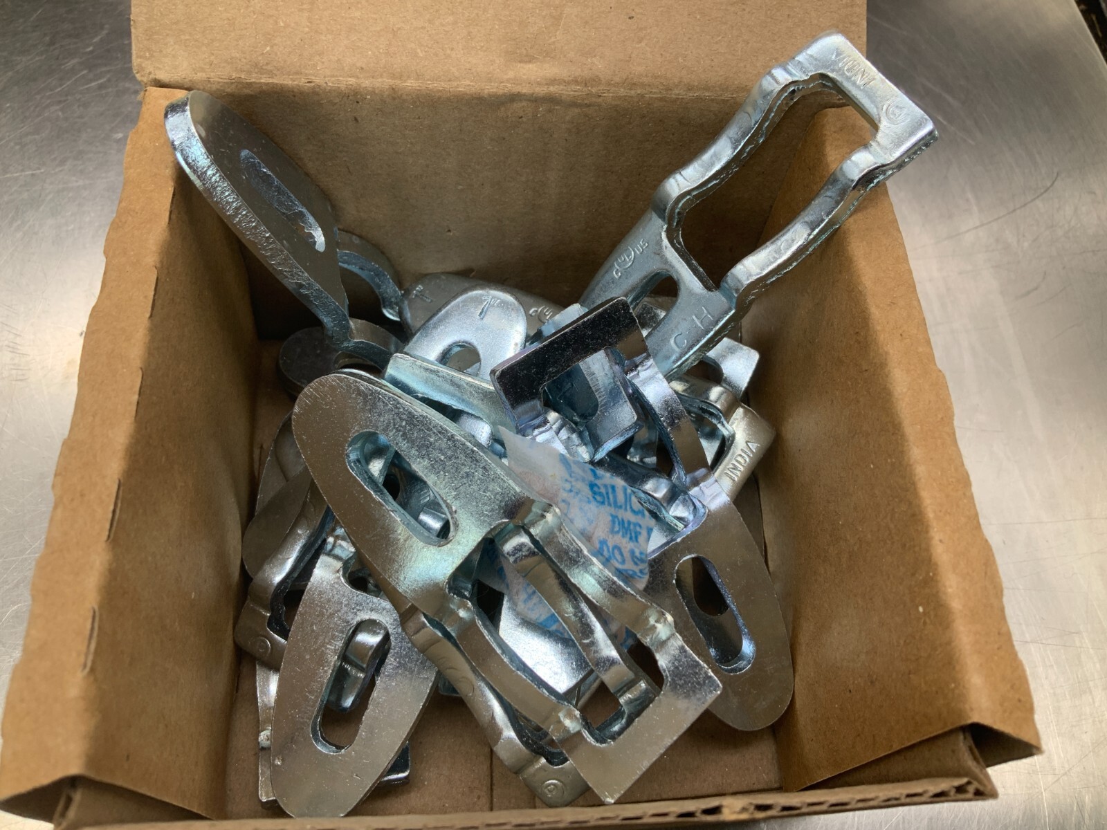 (17) Crouse-Hinds CB3 CB Clampback/Spacer 1"