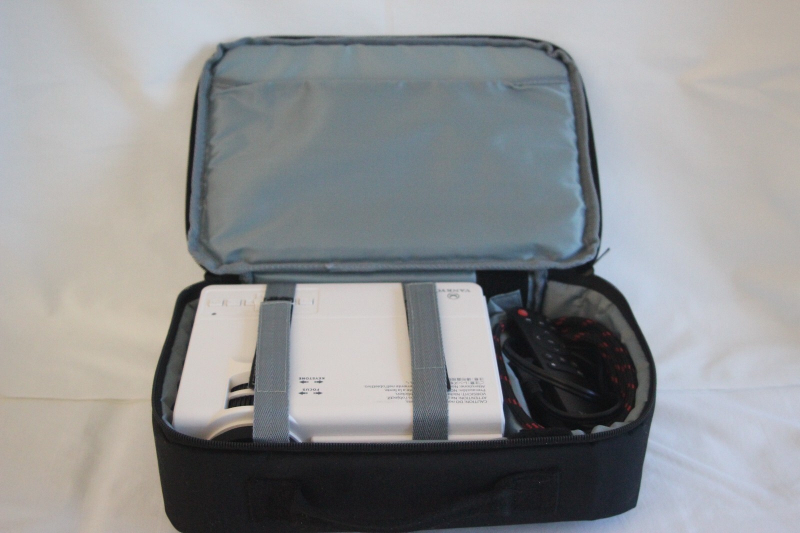 VANKYO Leisure 3 Q5 Mini Projector 1080p with Case tested and works