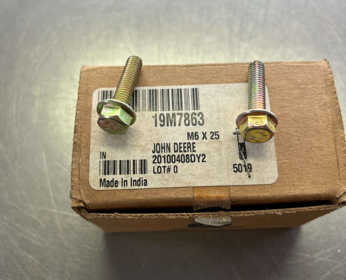19M7863   GENUINE  OEM  John Deere   BOLT   QTY of 2  Bolts