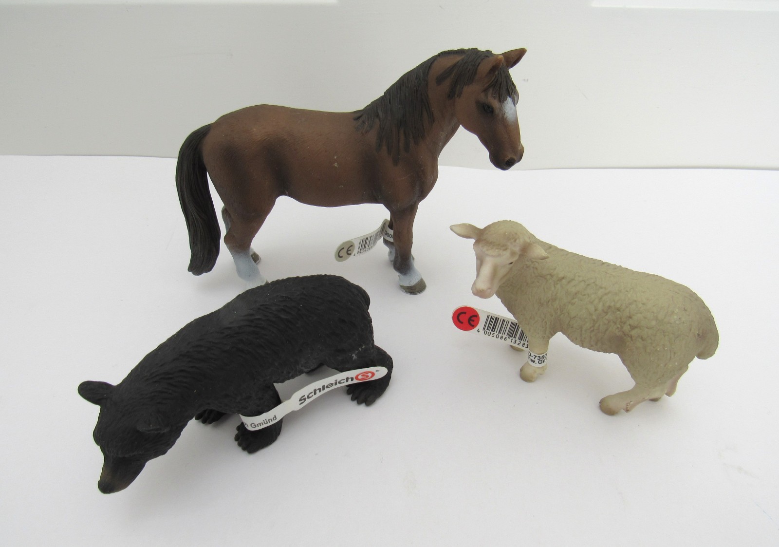 BRAND NEW!! LOT OF THREE (3) SCHLEICH ANIMAL FIGURES GERMANY BEAR HORSE SHEEP