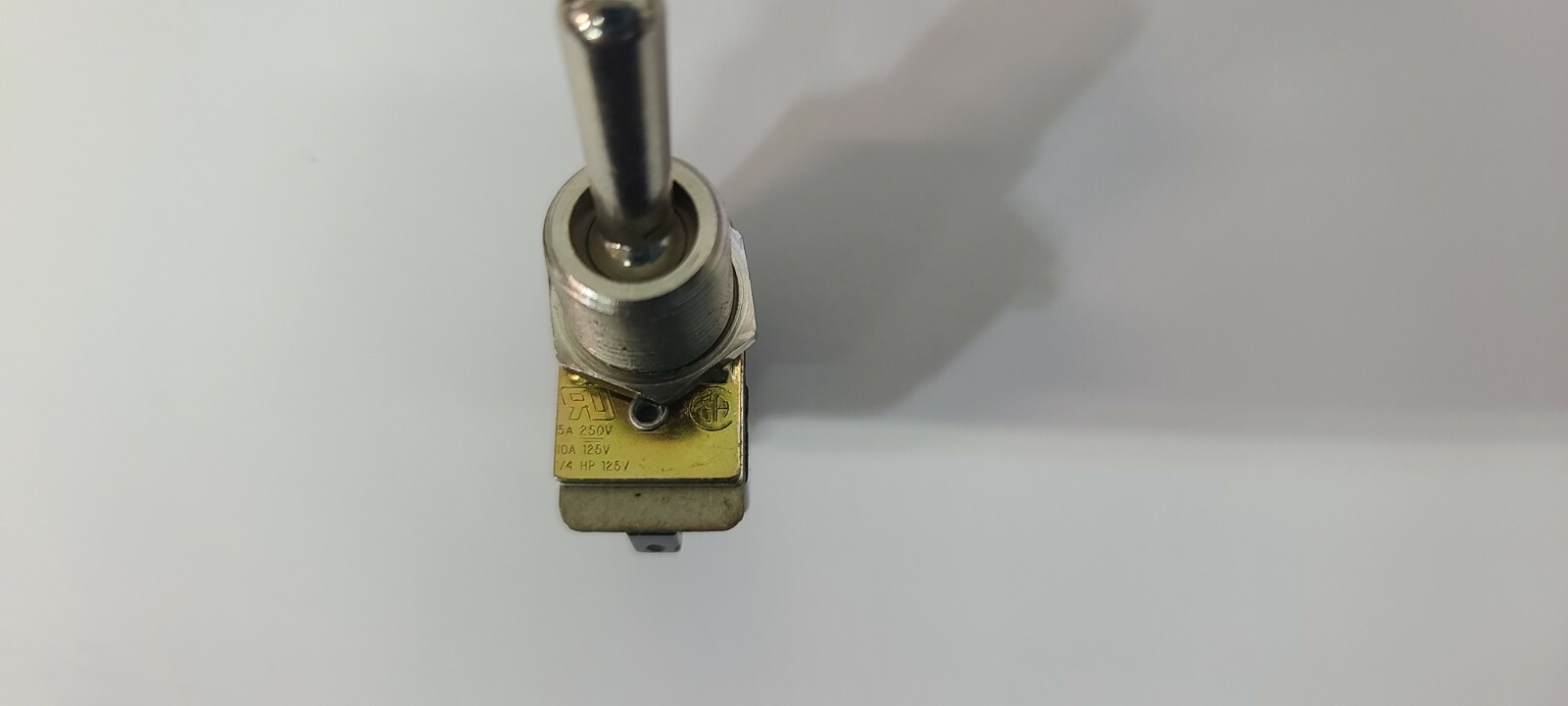 TOGGLE SWITCH 110 SERIES HEAVY ACT 1 POLE  AC 160HB73 LOT OF 2  NEW