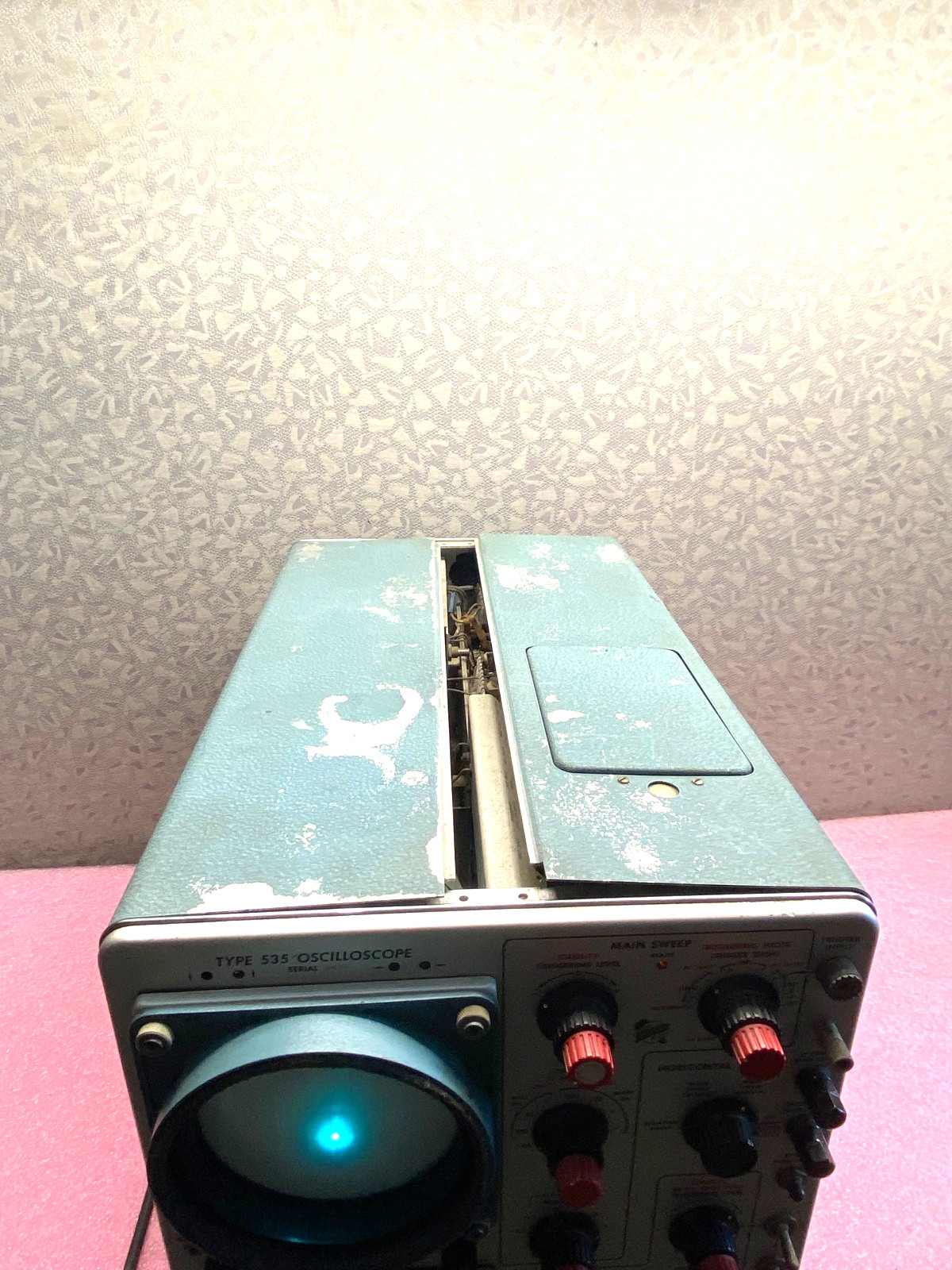 TEKTRONIX TYPE-535 OSCILLOSCOPE