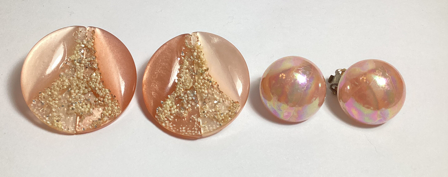 2 PAIRS OF PINK RETRO CLIP-ON EARRINGS ROUND