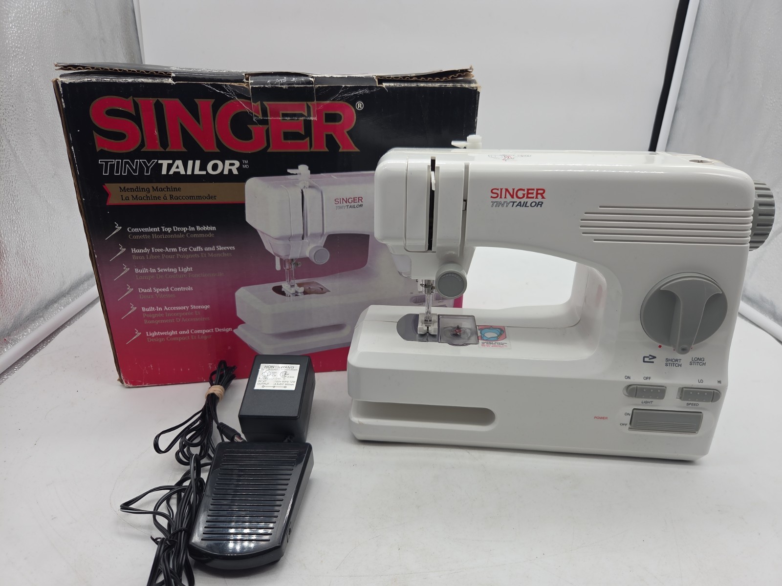 Singer® Tiny Tailor TT700 Electronic Mending/Sewing Machine-- Tested & Working
