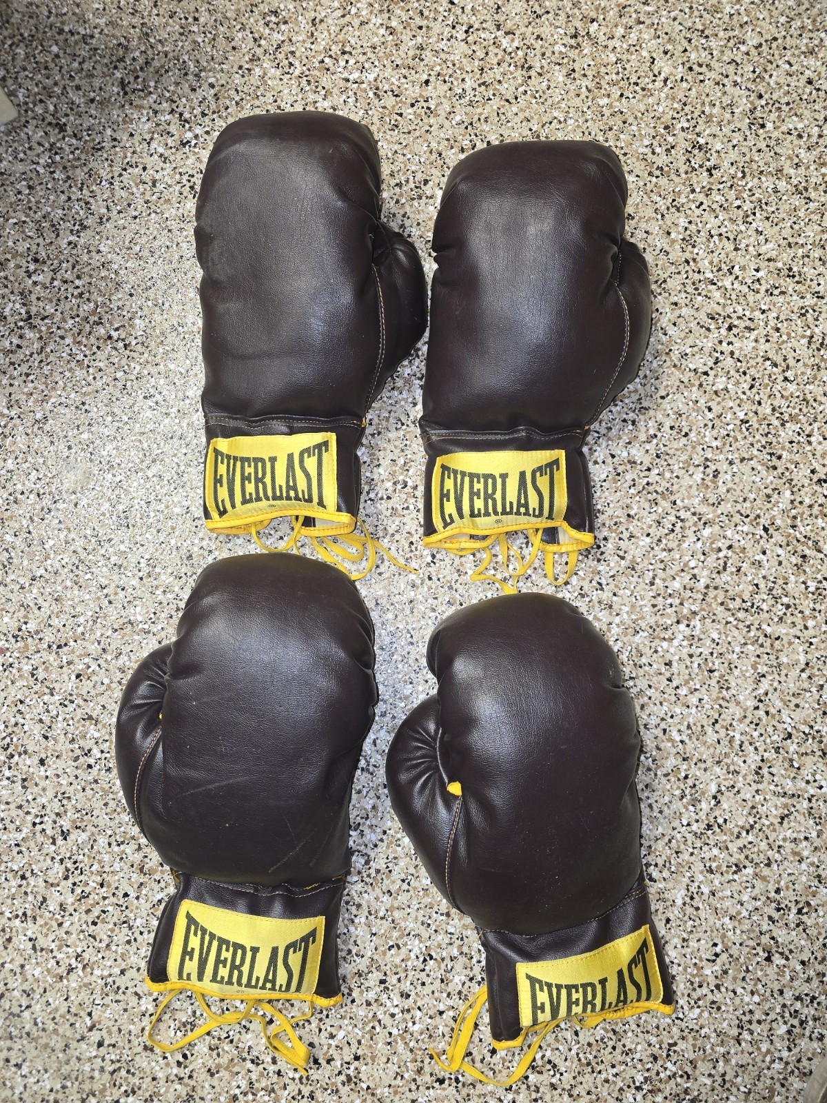 Vintage EVERLAST BOXING GLOVES. 2 Pairs. USA Model 2314 With Box Excellent