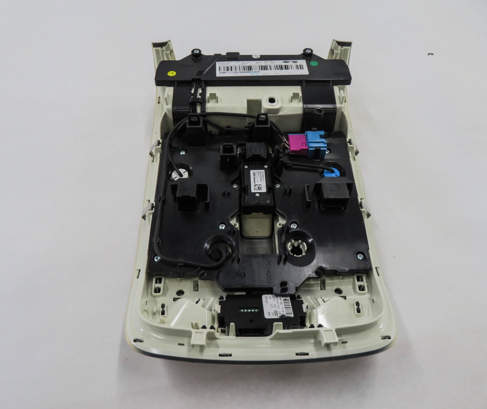 2011 AUDI A8 (D4 4H) DOMELIGHT MAP READING COURTESY DOME LIGHT LAMP (BEIGE)
