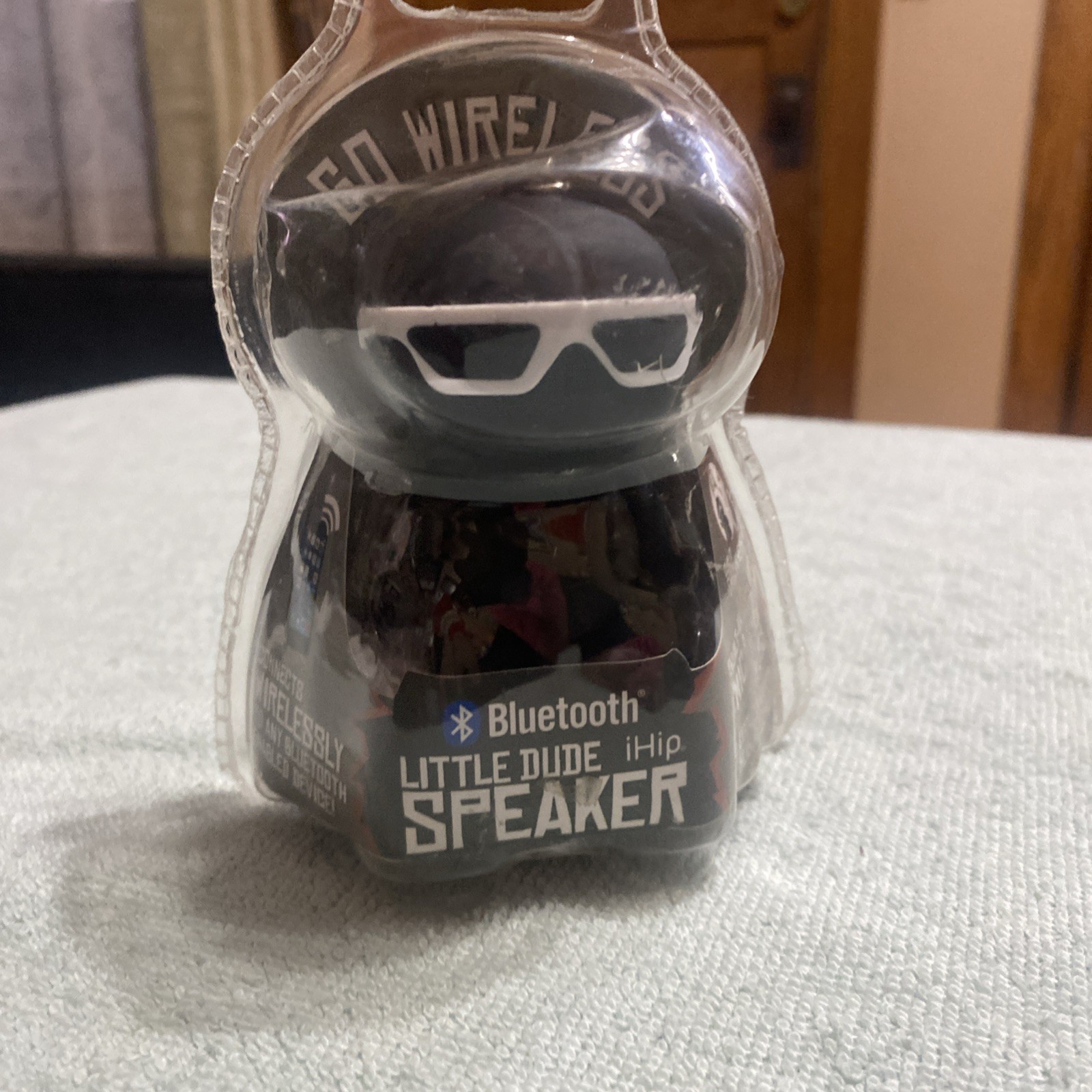iHip Little Dude Robot Mini Speaker in Black,
