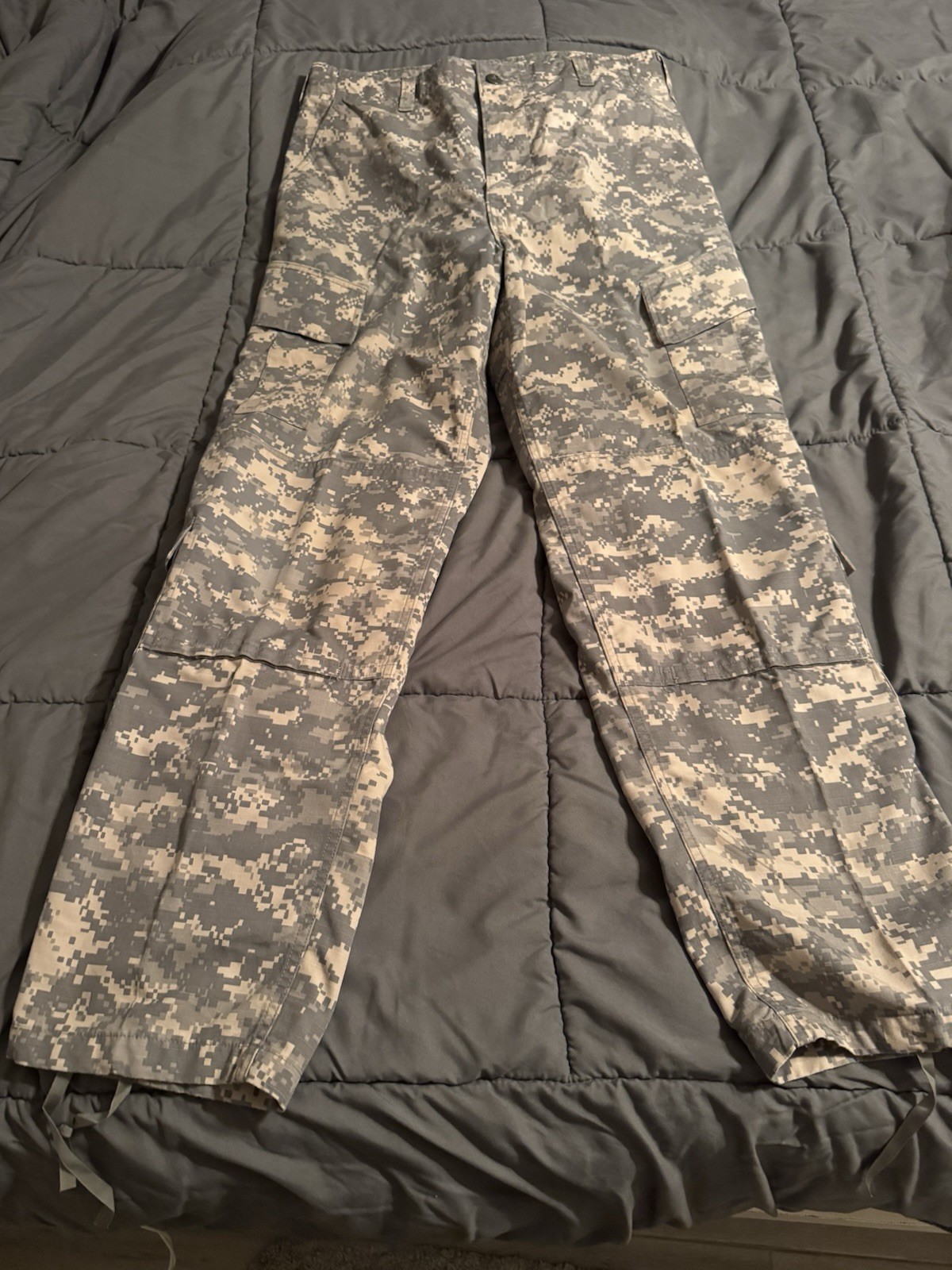 US Military US Army ACU Camo Trousers  in Size M Reg
