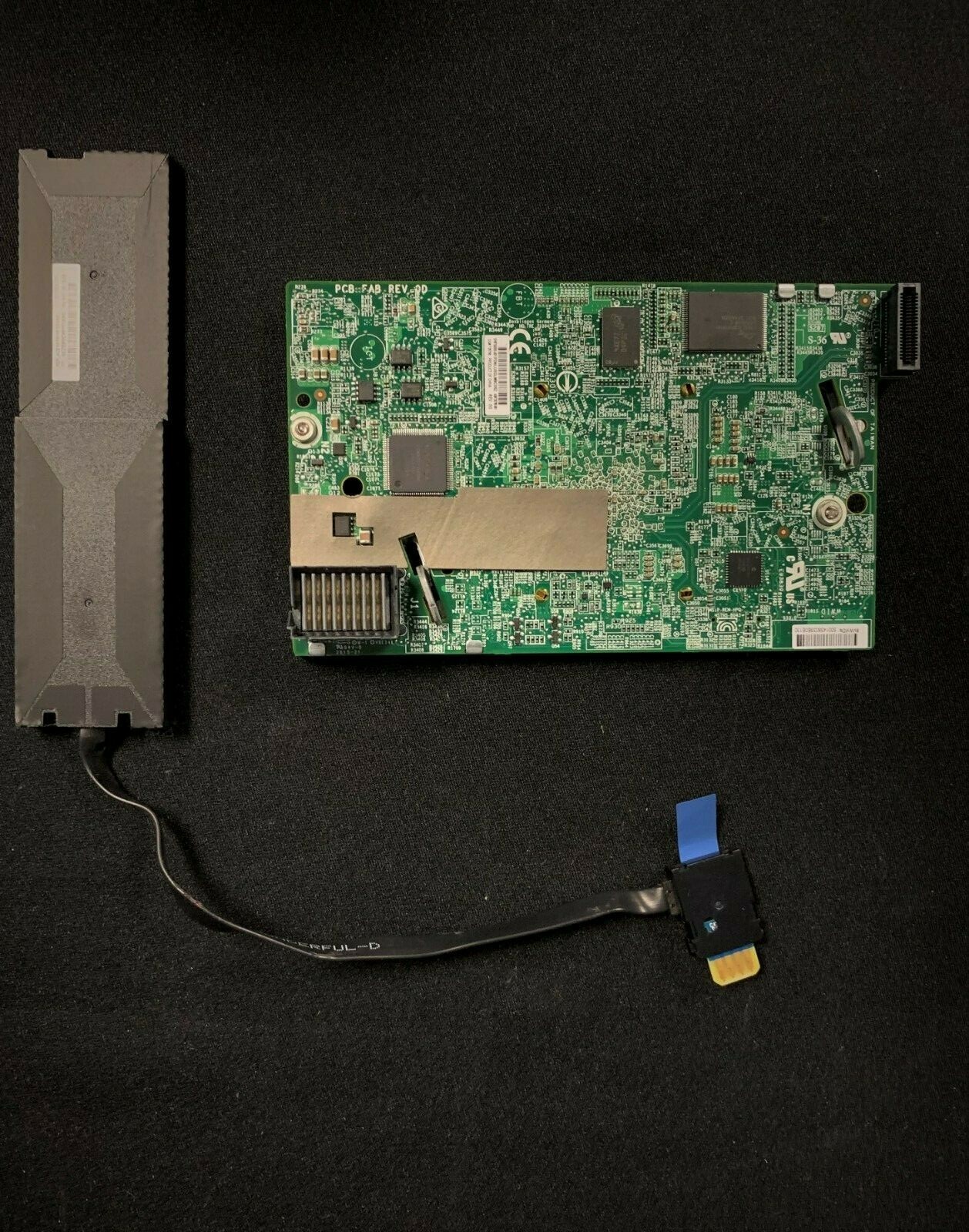 HPE P246br/1GB FBWC 12Gb 4-ports Int FIO SAS Controller 750000-001