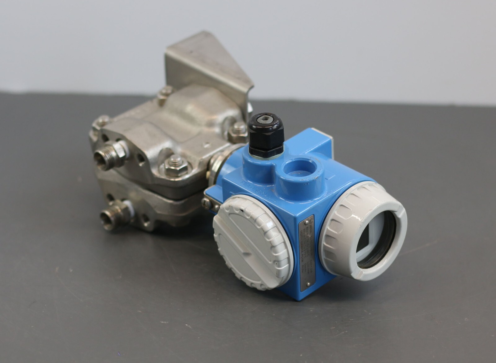 E+H Endress+Hauser Deltabar PMD230-CA2D1EM4C Digital Differential Pressure Transducer.
