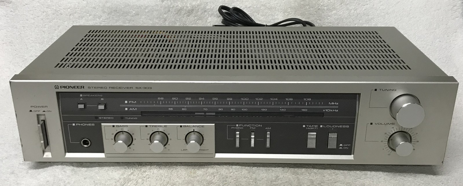Vintage PIONEER Model SX-303 Solid State AM / FM  STEREO RECEIVER - Works