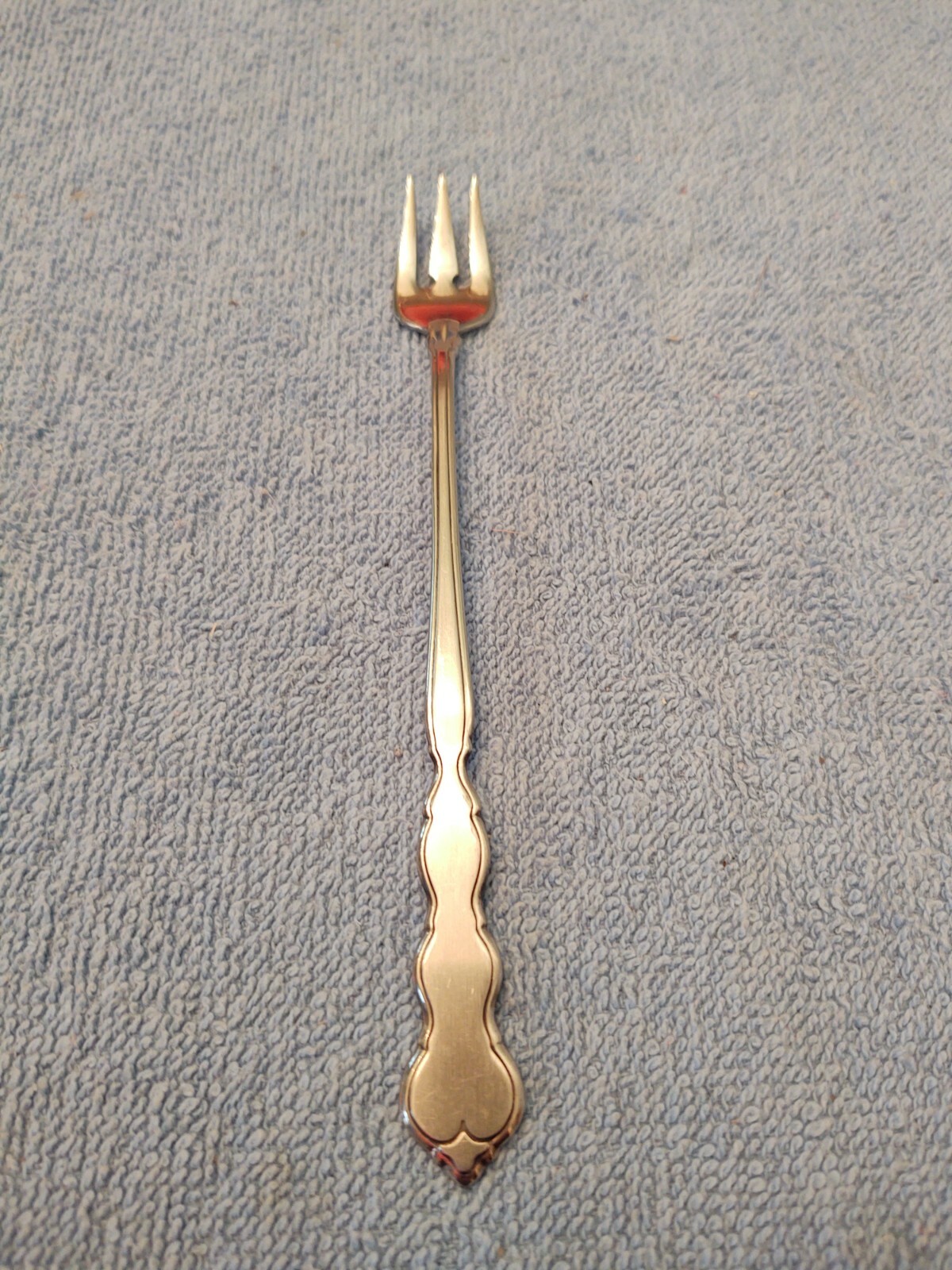Oneida Distinction Deluxe Valerie Stainless Steel Fish Seafood Fork  EUC