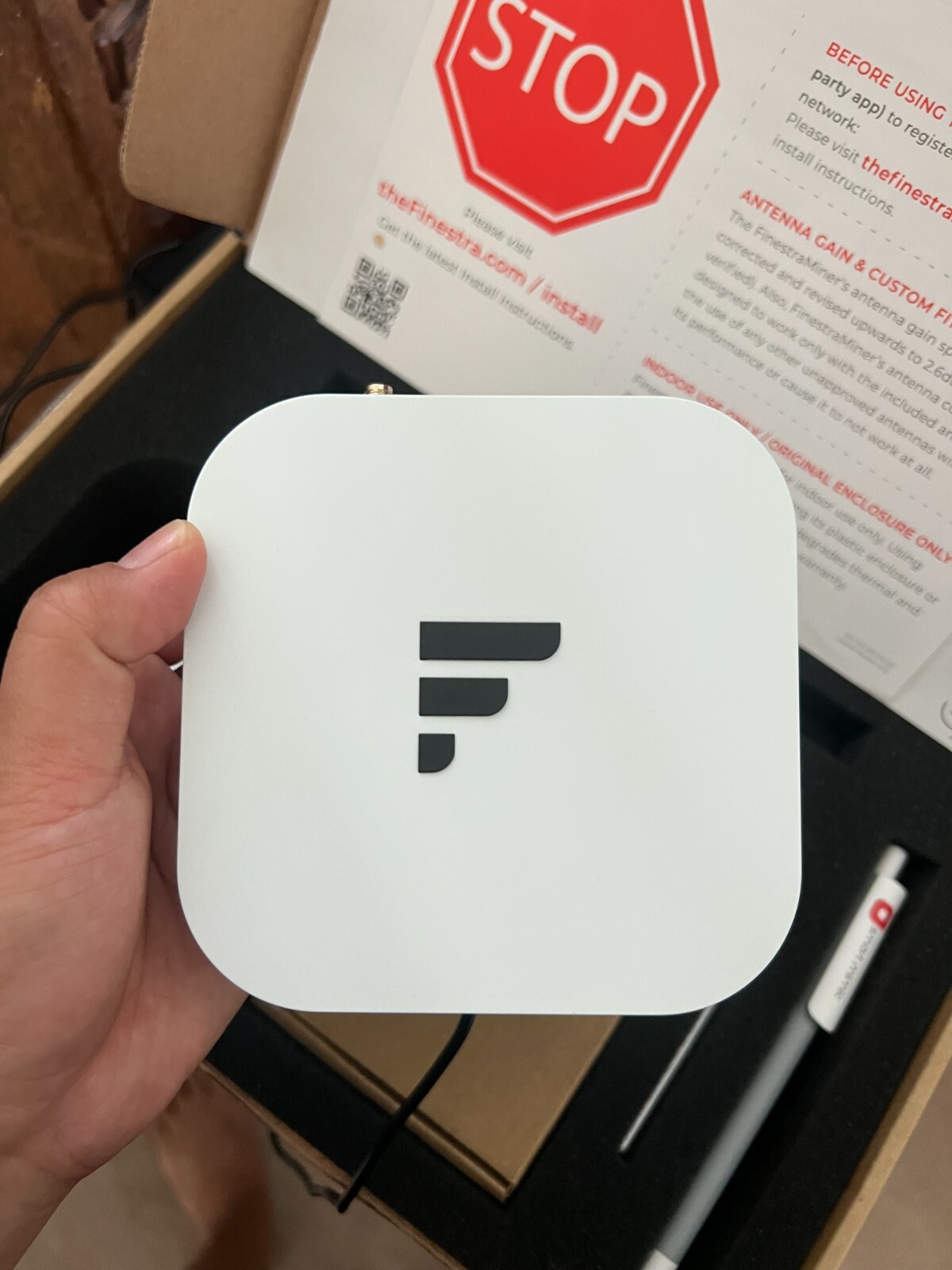 Finestra Helium $HNT Crypto Hotspot Miner