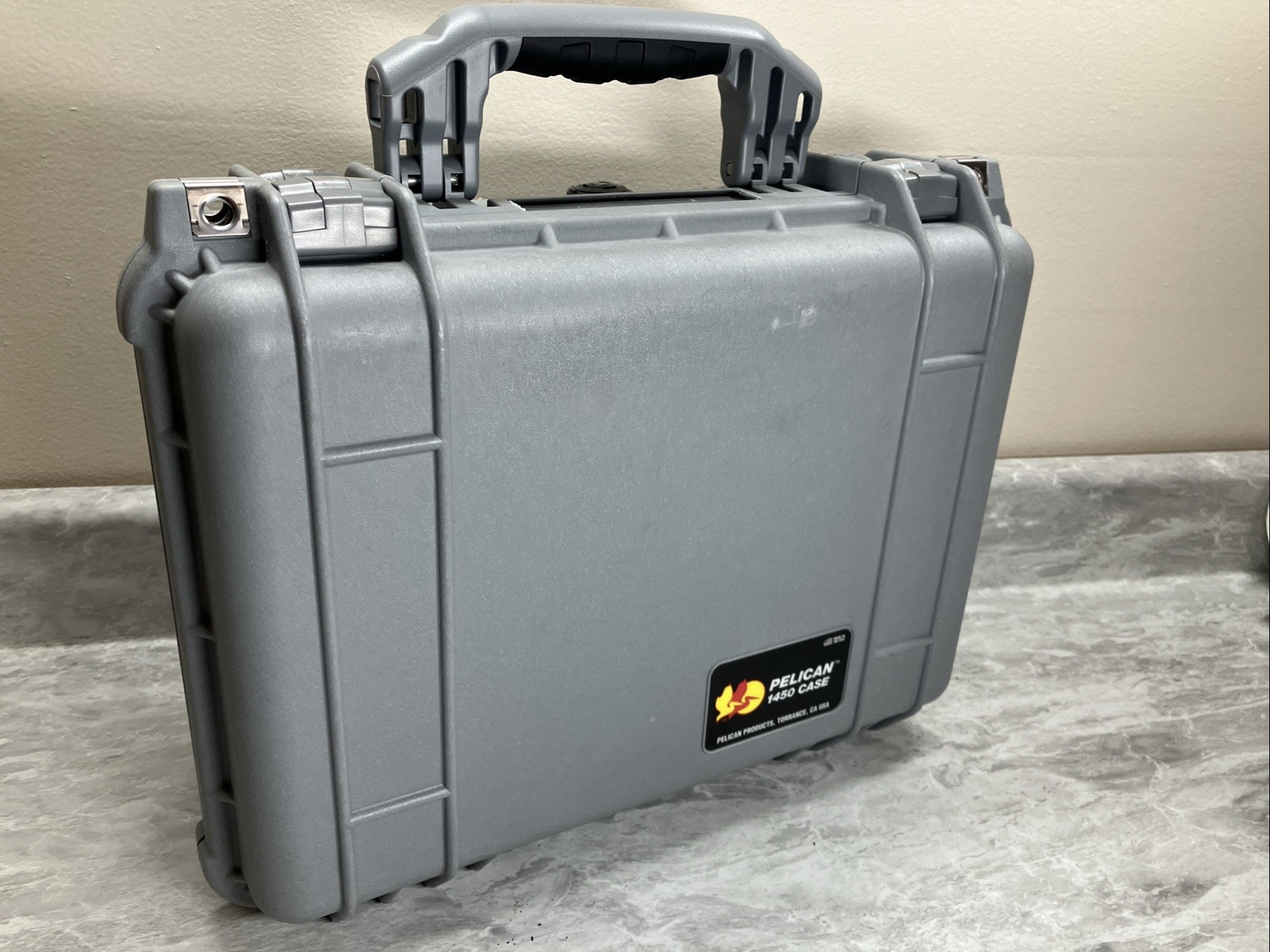 Pelican 1450 Hard Case Protective Watertight Camera Or Slabbed Cards 16x13x6.5”