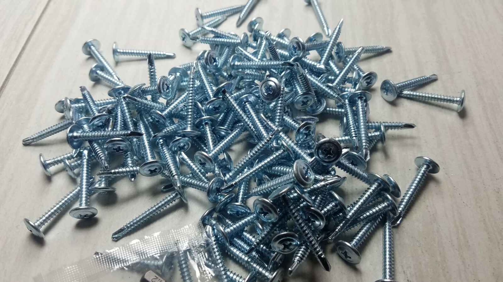 Self Drilling Lath Screws 1LB 147 PC #8 x 1 - 1/4" Metal to Metal 20 - 12 GA