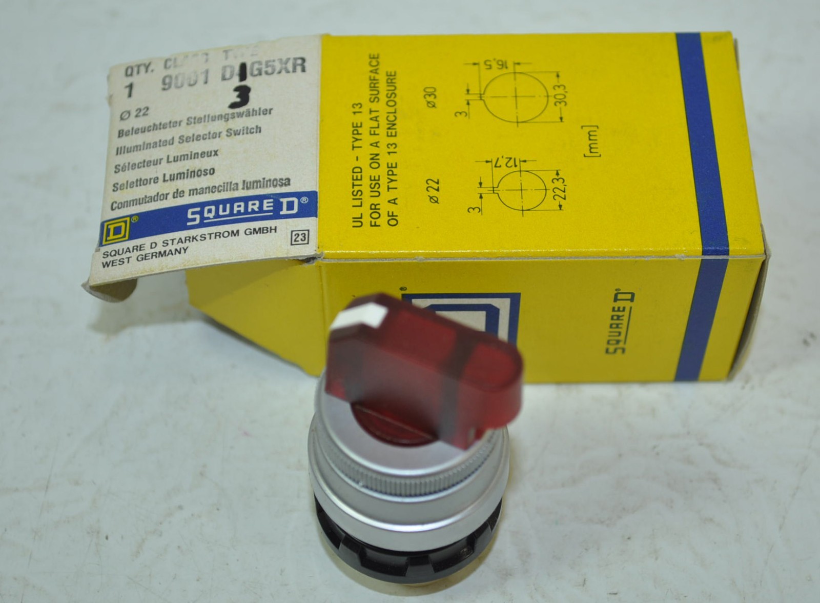 Square D Red Illuminated Selector Switch Model# D3G5XR