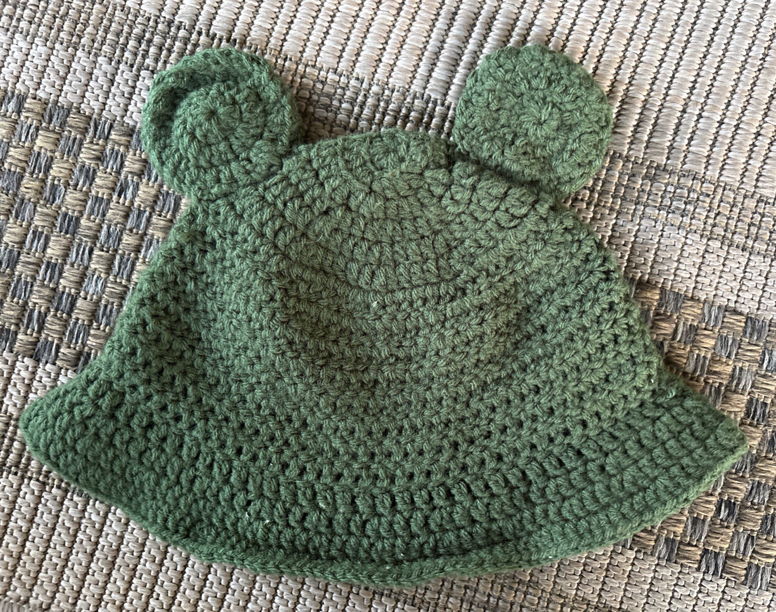 Whimsical Hand Knit Crochet Frog Hat Big Eyes -Adult Green