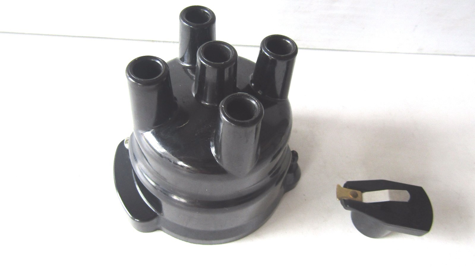 AMERICAN F942  FD114 DISTRIBUTOR CAP ROTOR fits Ford Mustang II Pinto 2.3l
