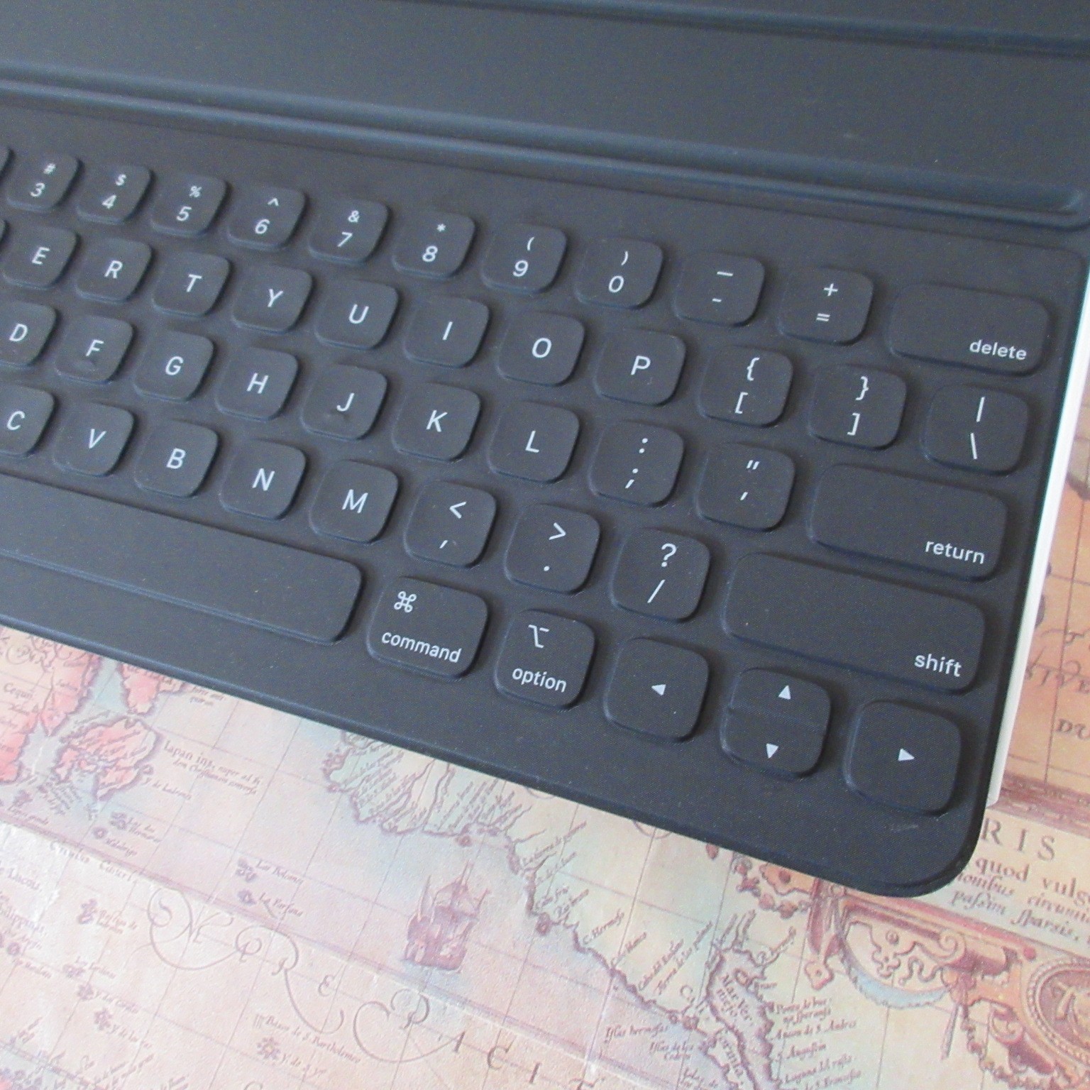 Apple Smart Keyboard Folio (for 12.9-inch iPad Pro- 4th Generation)