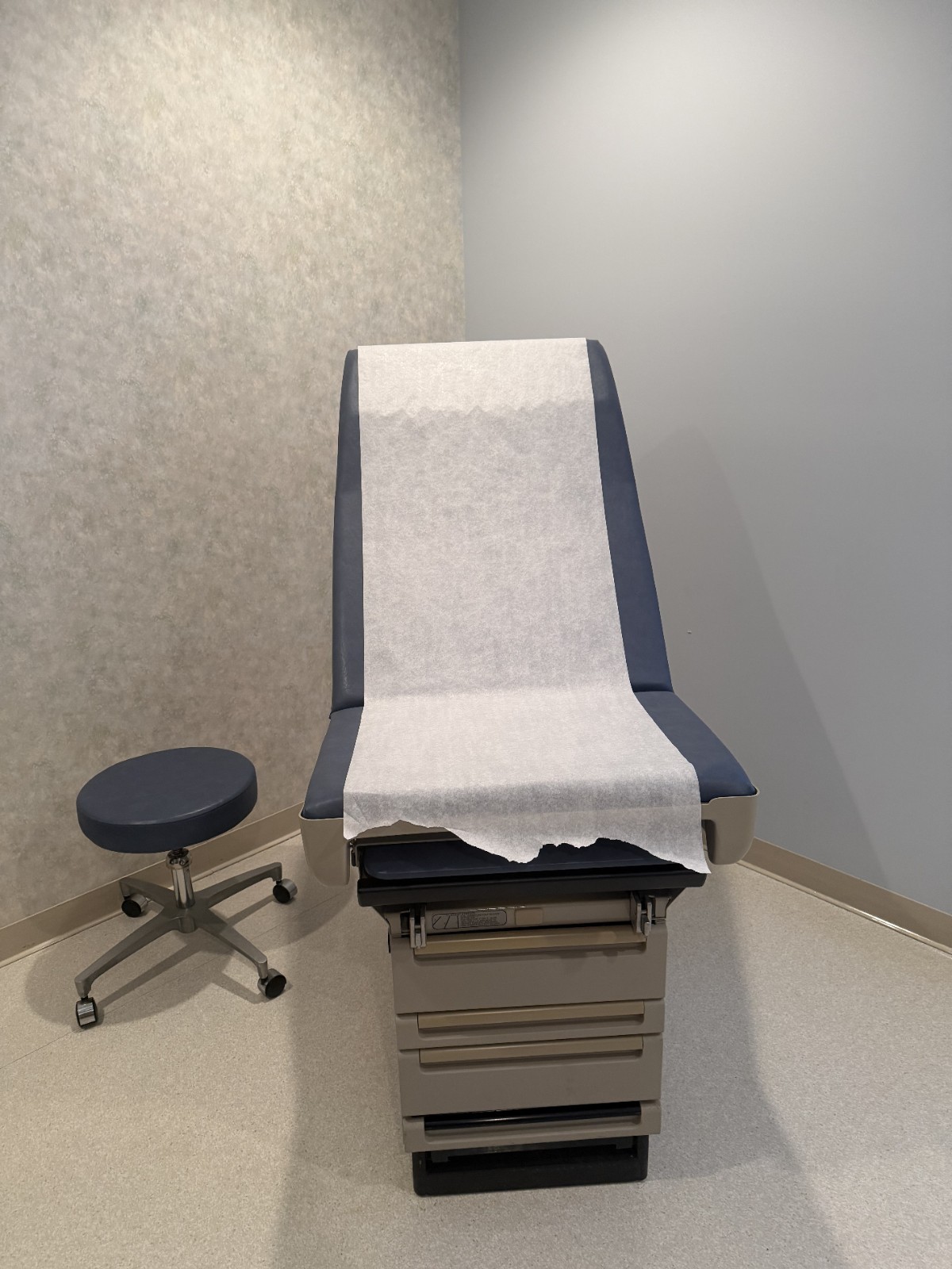 Ritter Midmark 404 Exam Table w/Power Supply, Step Stool, Storage And  Stool