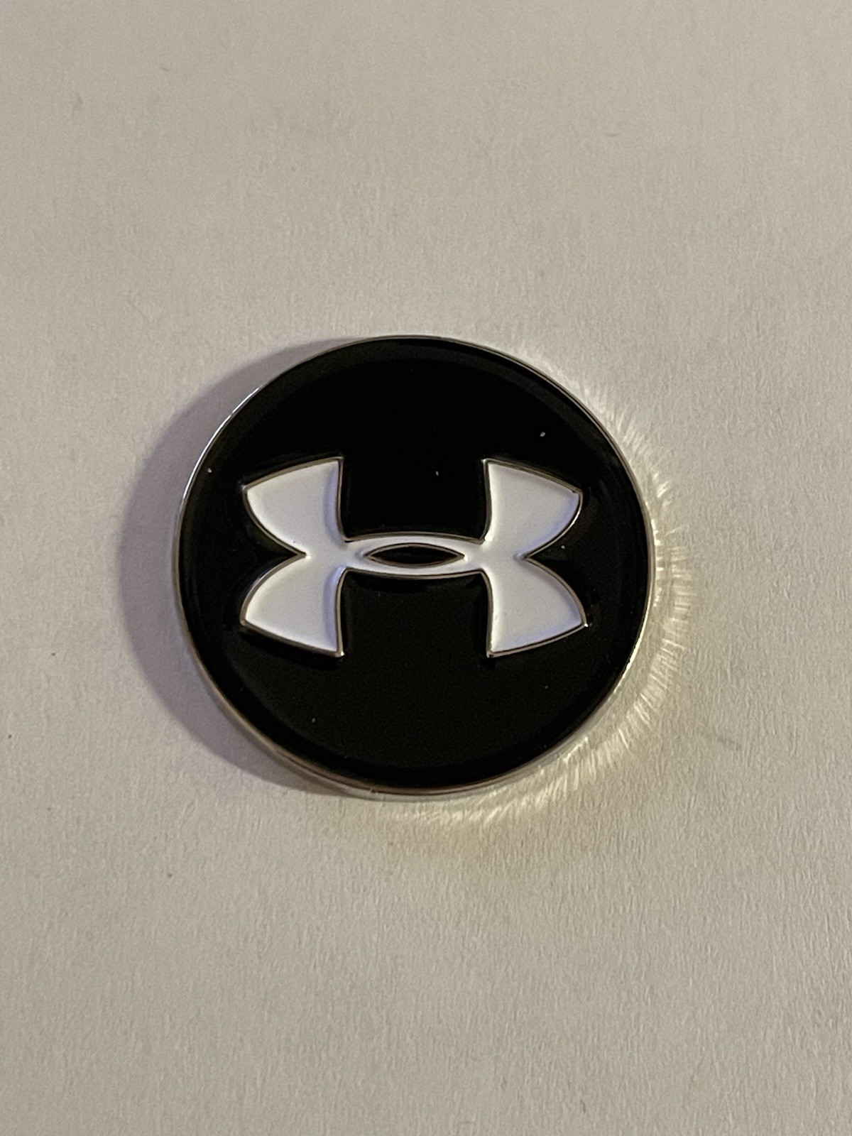 Crosshairs Divot Tool & Under Armour 1" Coin Style Golf Marker