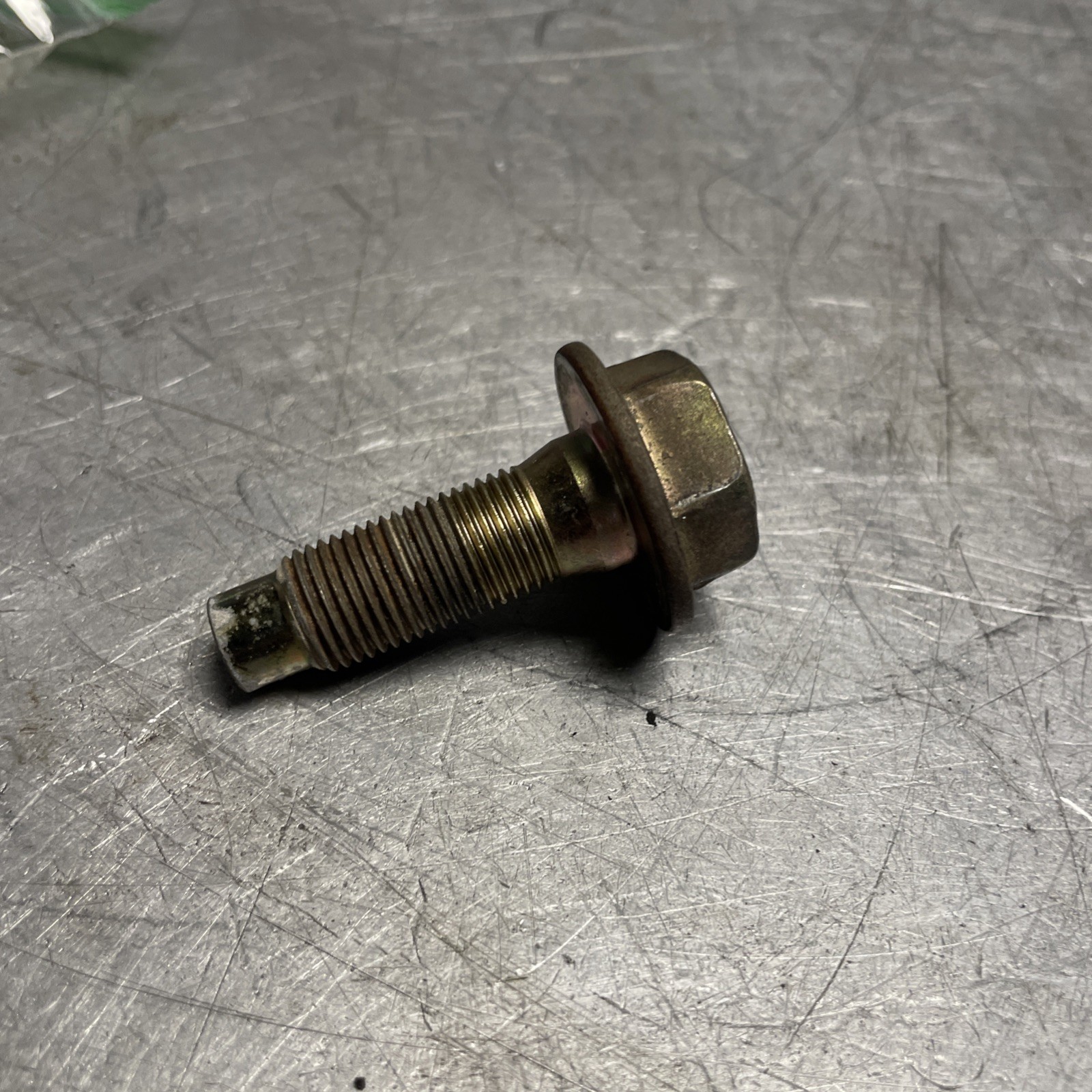 OEM GOOD USED BRIGGS 31P777-0299-E1 FLYWHEEL BOLT 698139