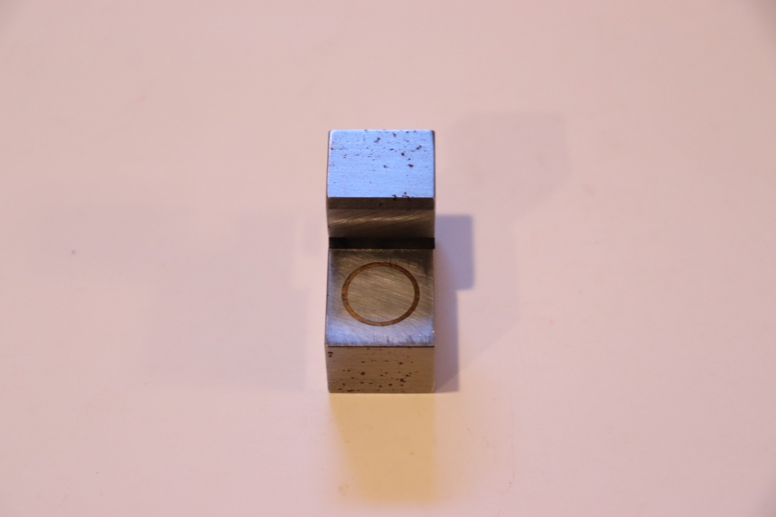 Magnetic Chair Type Edge Finder.