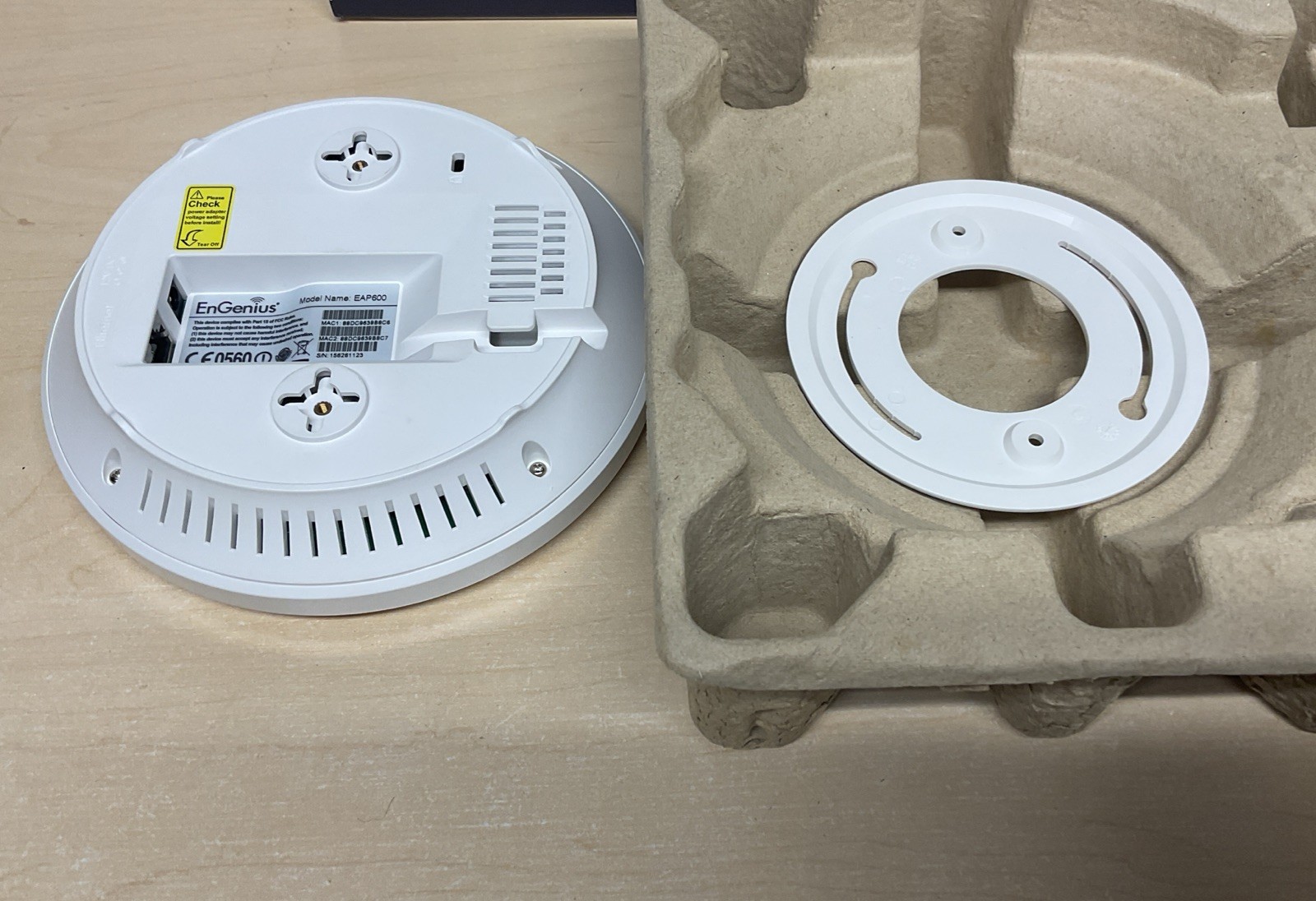 EnGenius Dual Band Ceiling-Mount Wireless AC1200 Access Point, EAP1200H - READ
