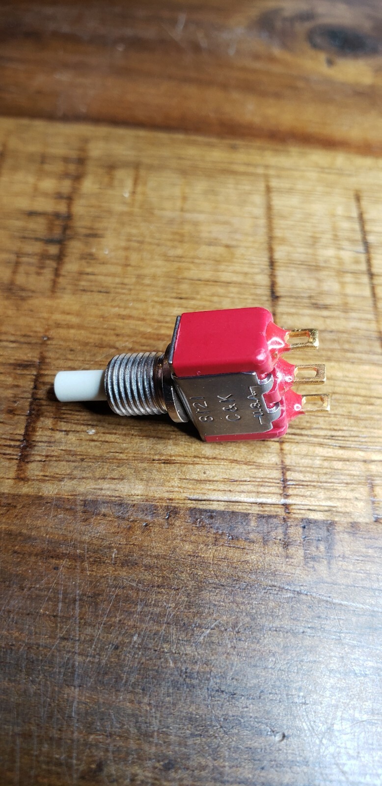 C&K 8121 SHZGE Snap-acting Momentary Pushbutton