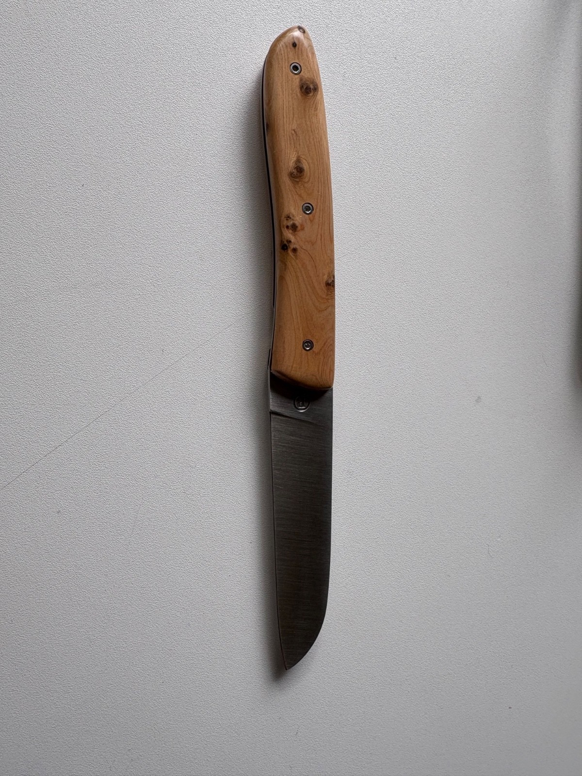 atelier perceval pocket knife. L08 Juniper wood handle. unused