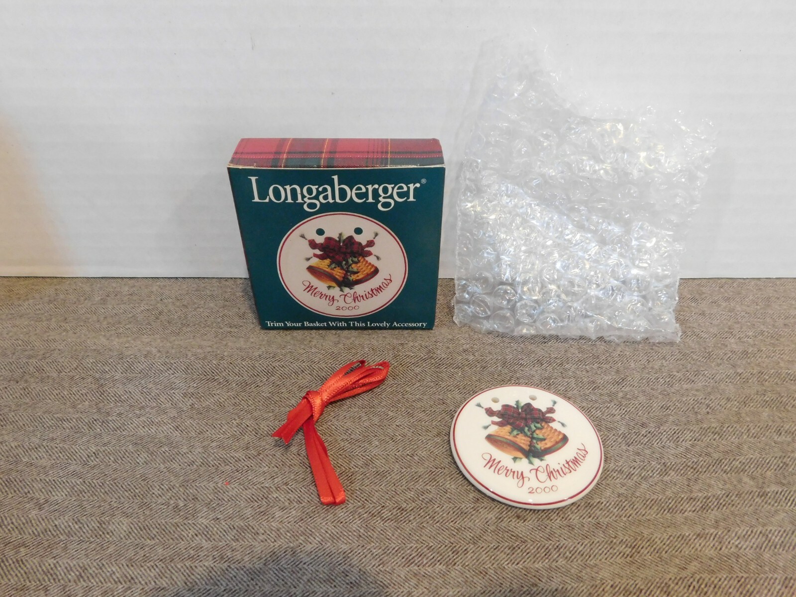 Longaberger Porcelain Merry Christmas Basket Tie On 2000 NEW