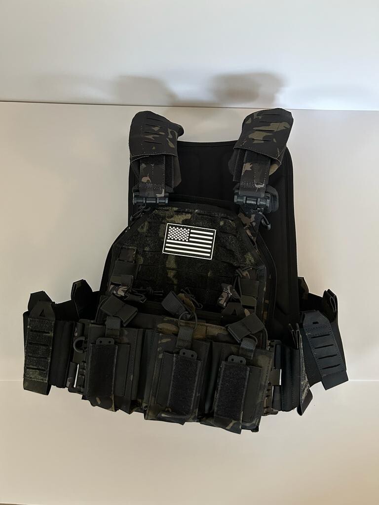Adjustable Size Tactical Plate Carrier Vest  Black Camo Fits 10X12 Armor Plates