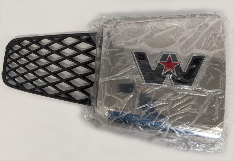 Western Star 57X Hood Side Vent A17-21823-006 (761-10334)