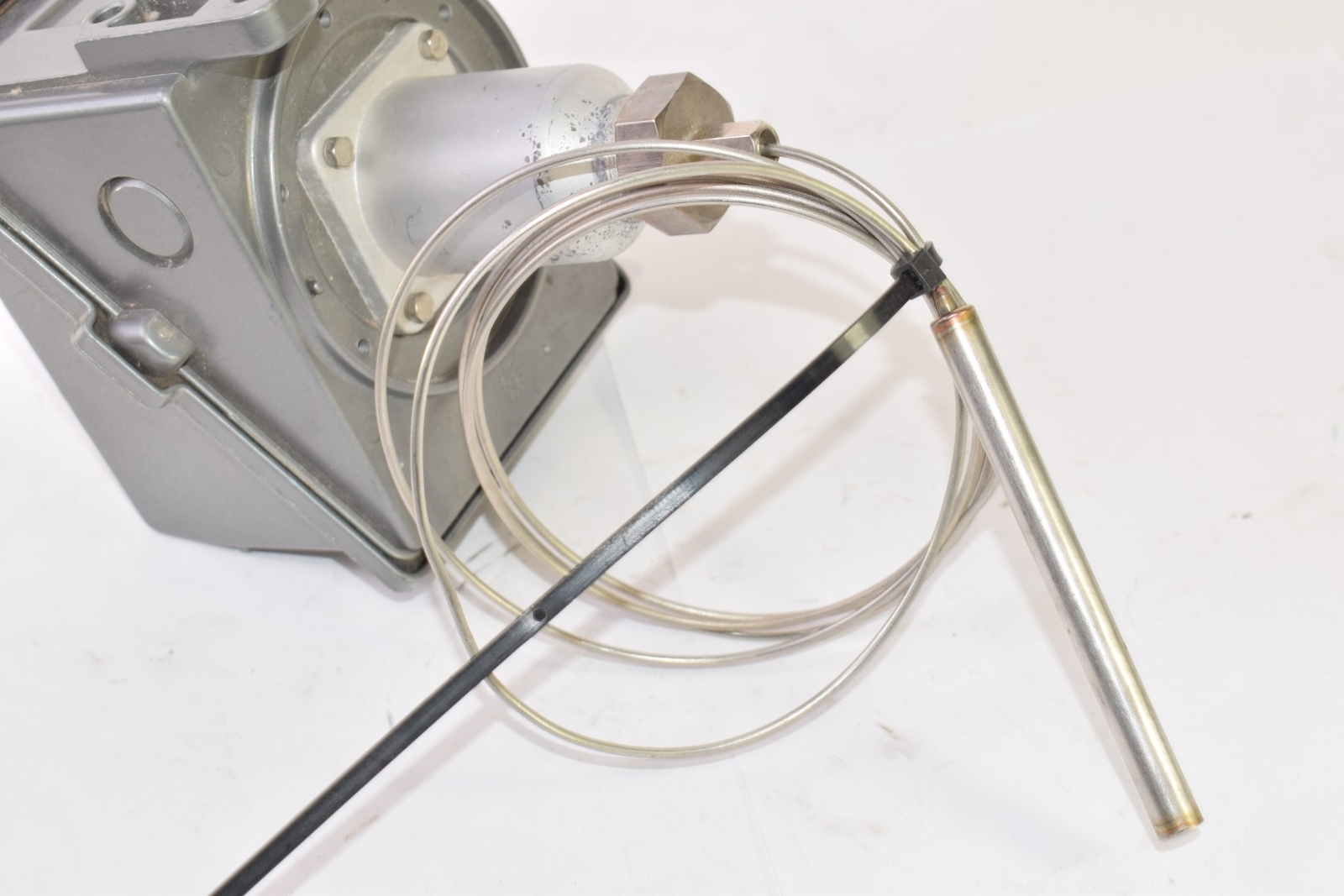 United Electric Type: F402 Model: 6BS Temperature Controller