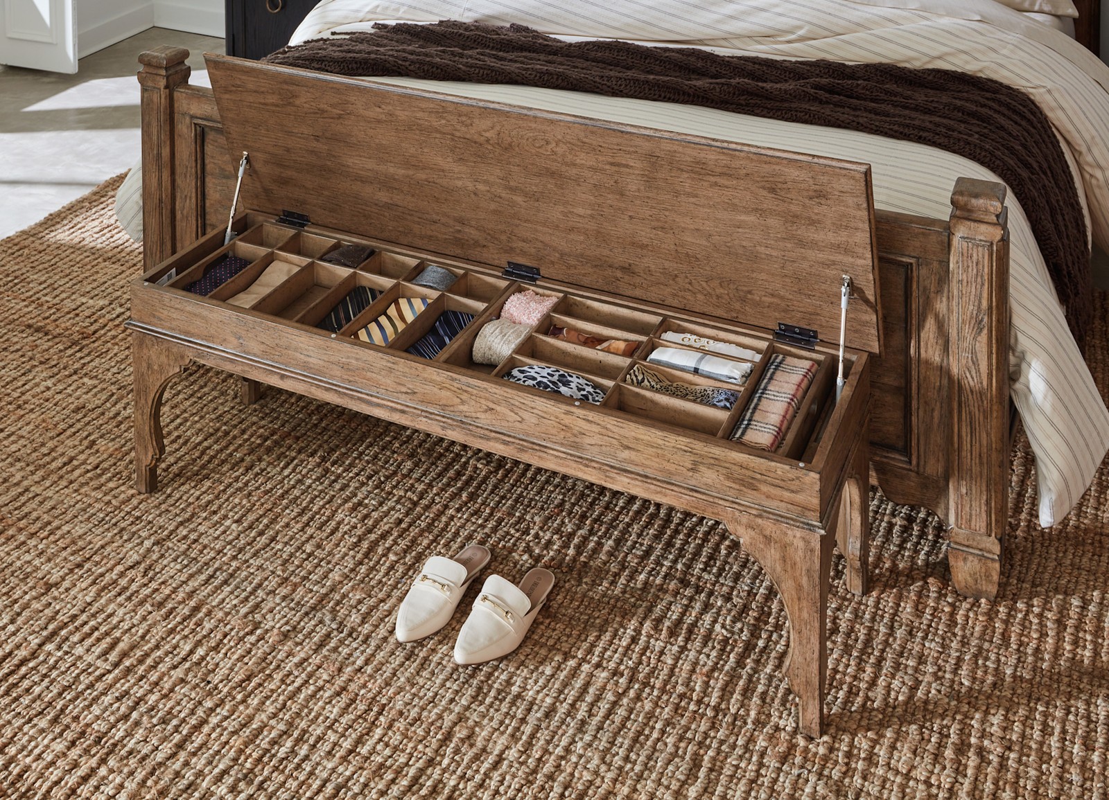 Hooker Furniture 7050-90119 Americana 60"W Bed Bench - Honey
