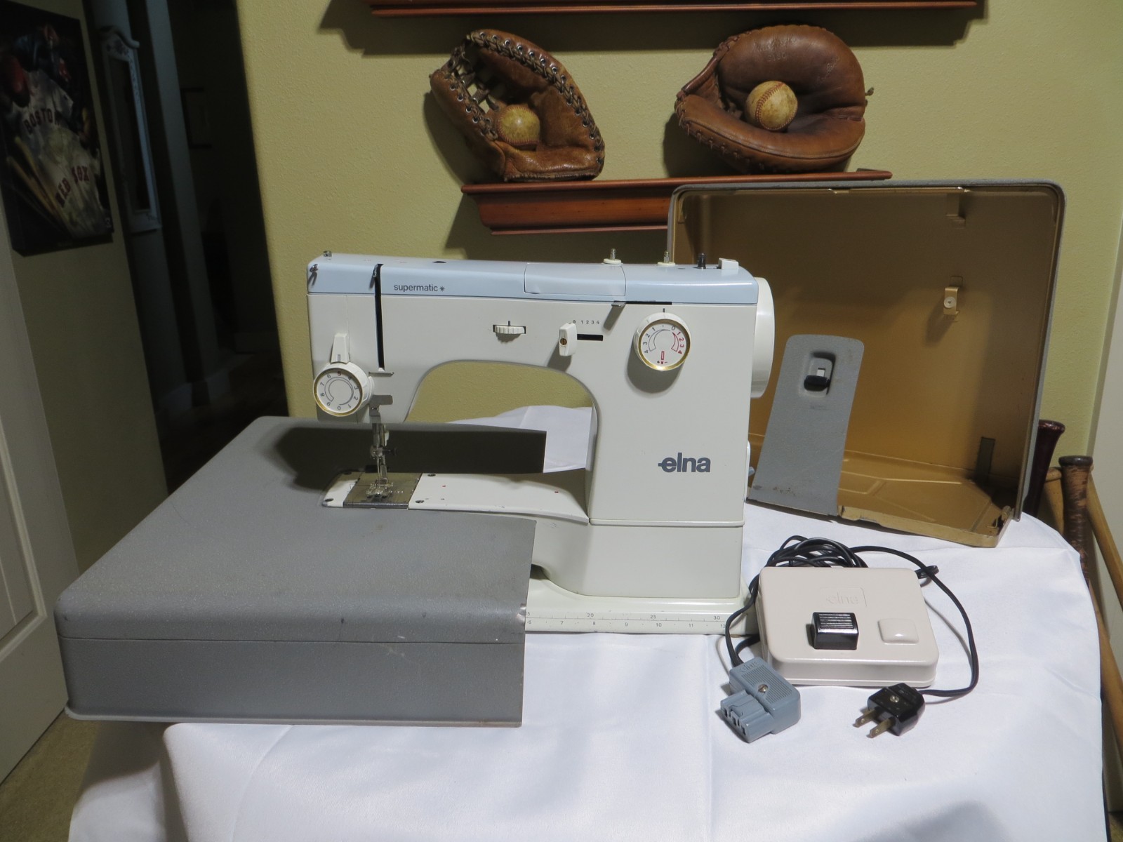 Elna Supermatic 62 Free Arm Sewing Machine Original Case & Pedal  Serviced