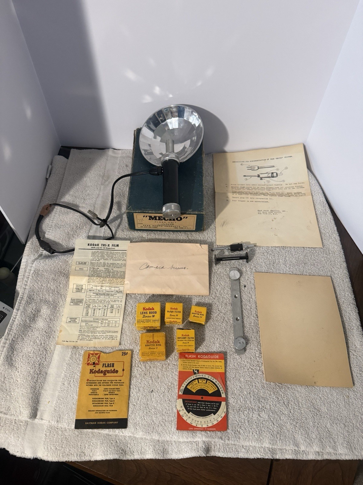 Vintage Peak Mecho 3-Cell Flash Gun Kit w/ Kodak Series IV Accessories & Box