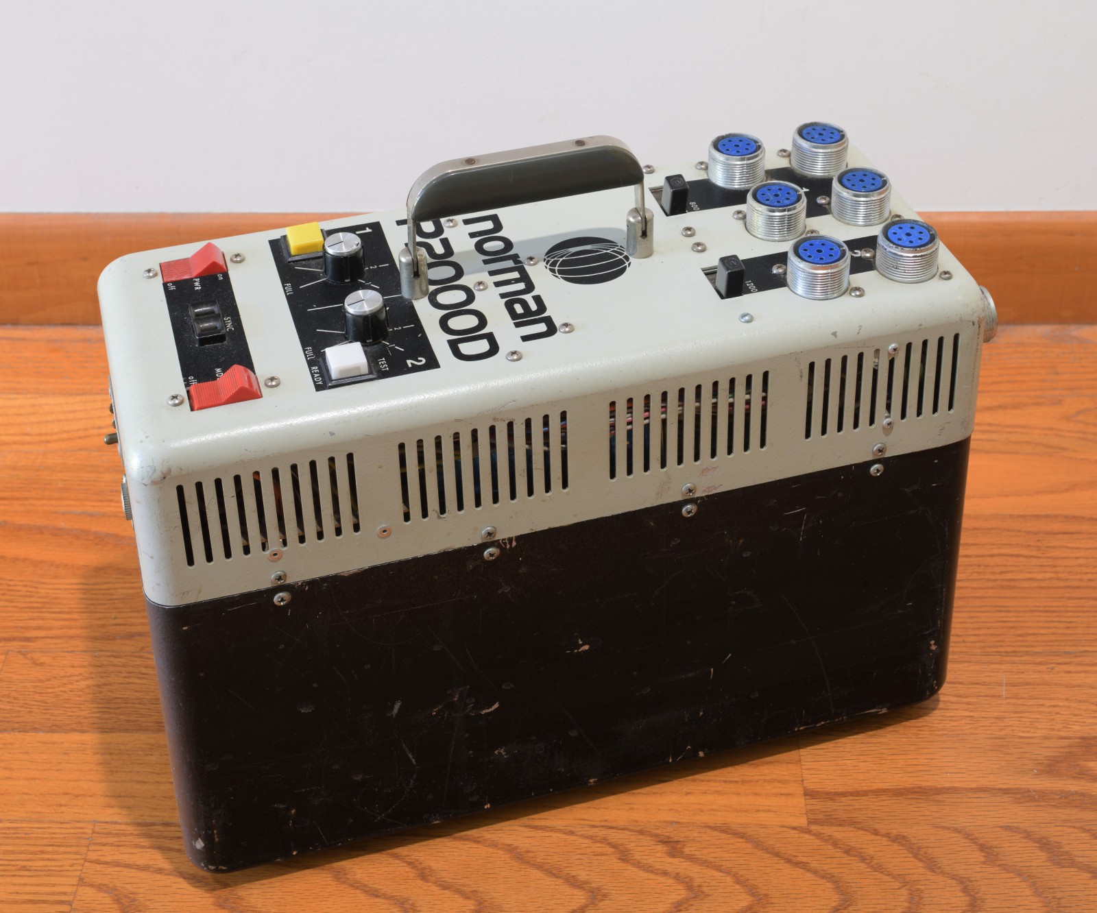 NORMAN P2000D Flash Power Pack for Lampheads LH2000 For Parts Or Repair Unit A