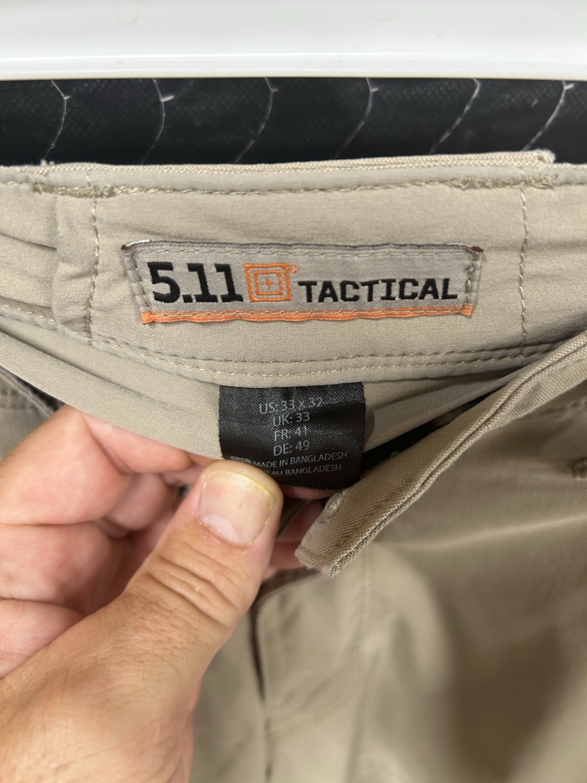 5.11 Tactical Men's Beige Solid Tactical Cargo Pants Regular Size 33x32