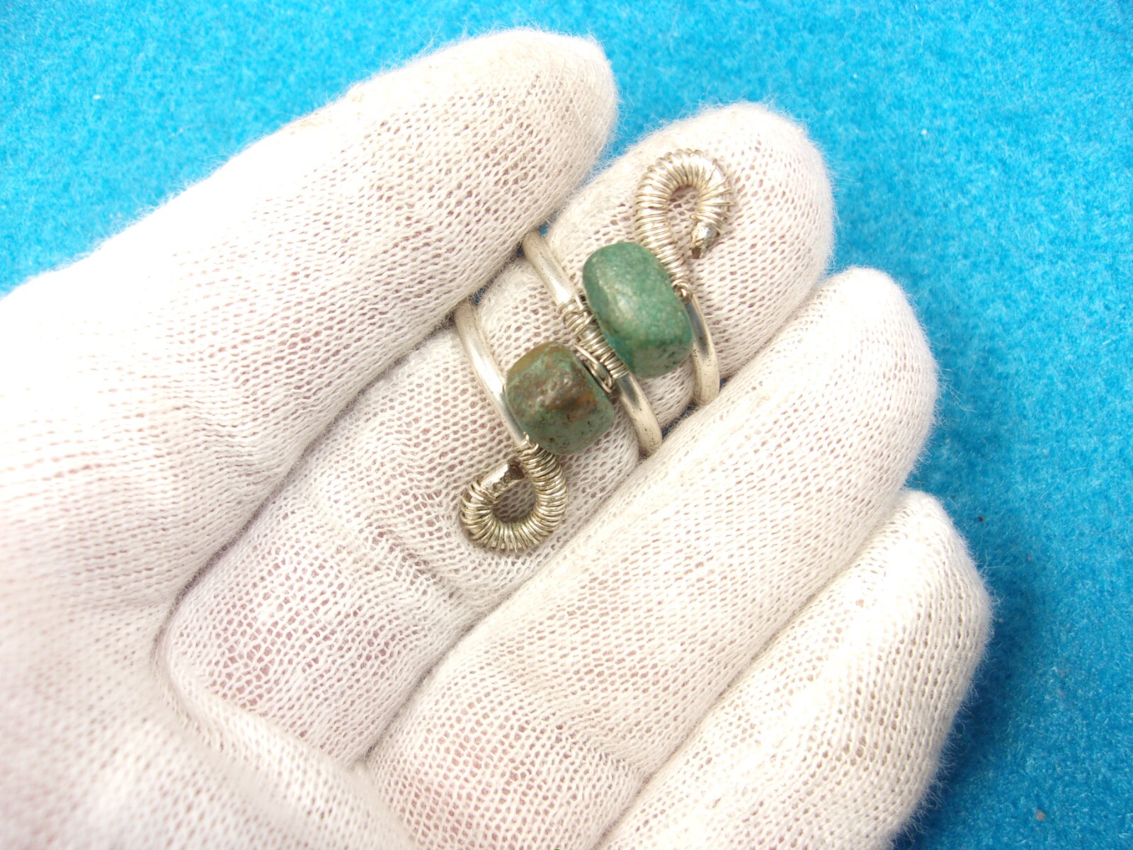 EXCELLENT HANDCRAFTED LADY'S SILVERPLATED DOUBLE HOOP & GREEN TURQUOISE RING
