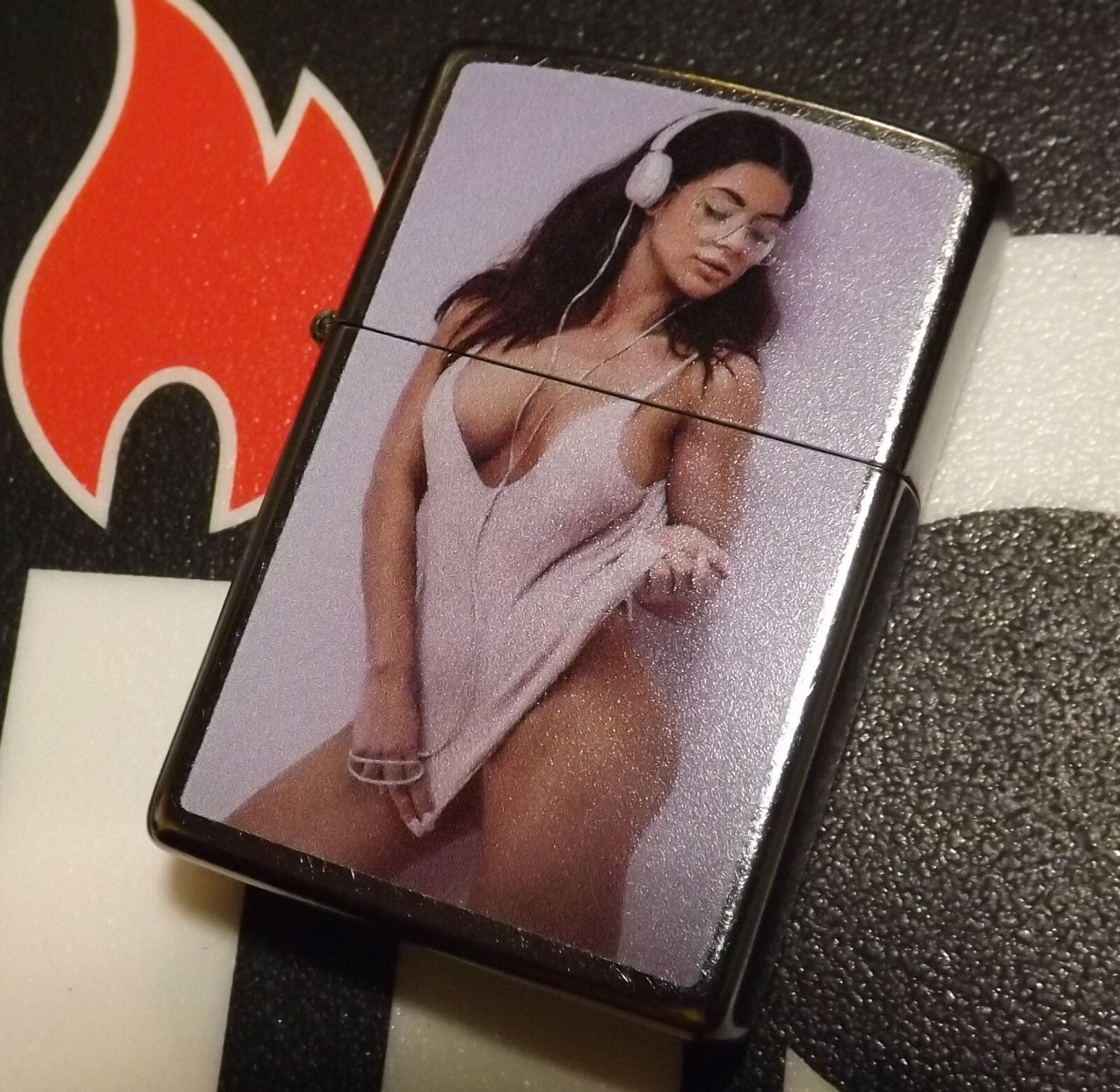 Zippo Pinup Girl  Hard to Find Sealed Org Box 2020