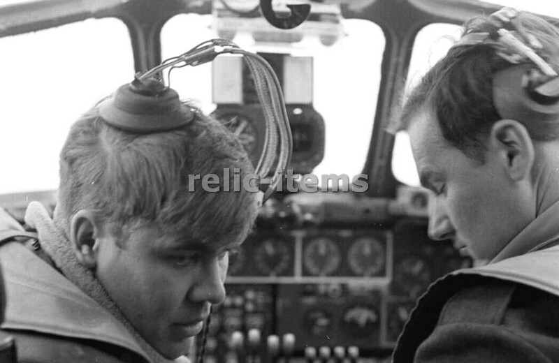 WW2 PICTURE PHOTO US USAAF B 24 LIBERATOR CREW 7029